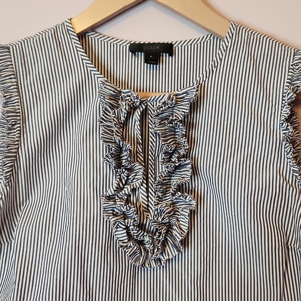 J CREW Striped Sleeveless Top with a Ruffle detail, White & Blue, size 6 - Picture 3 of 9